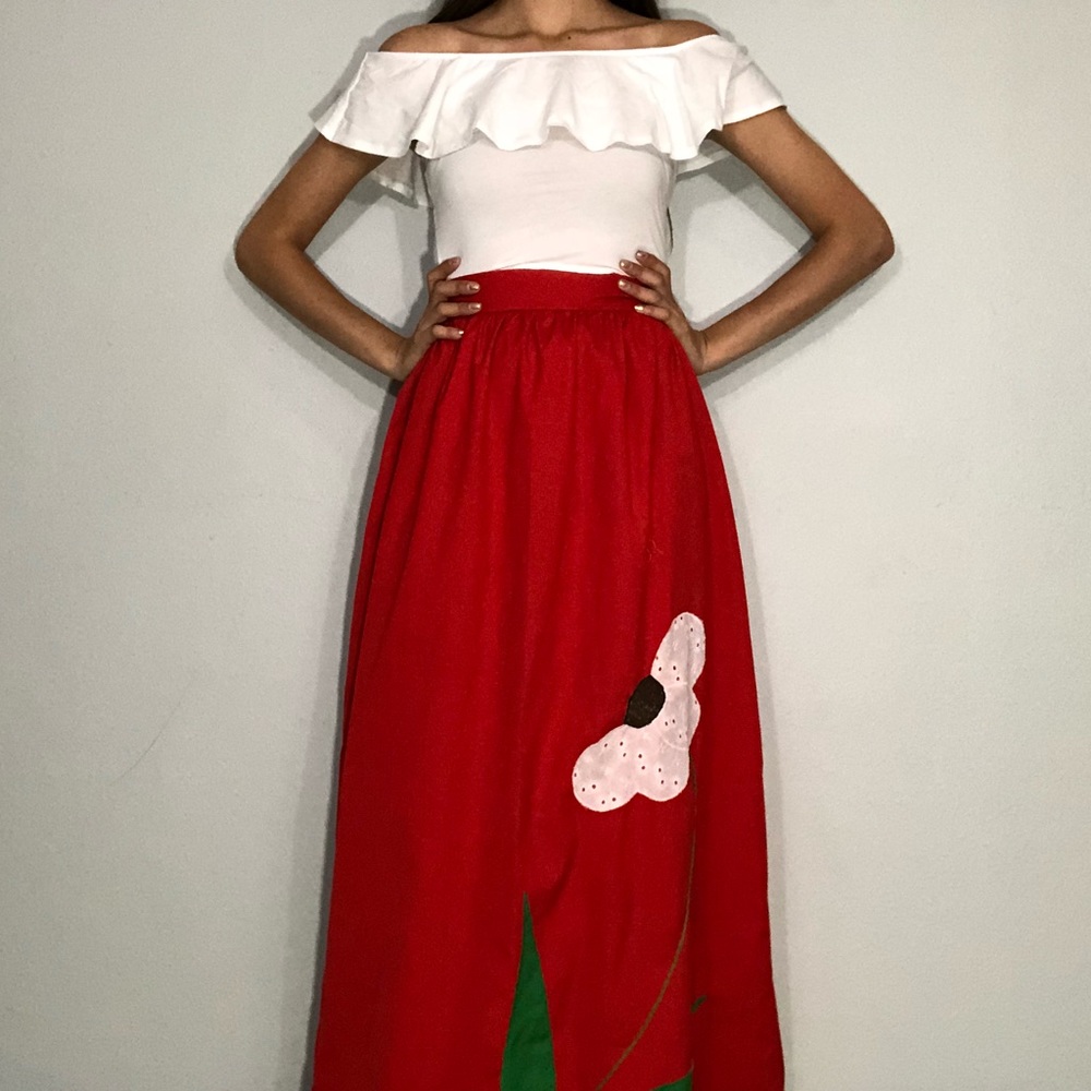 ‼️❗️SOLD❗️‼️60s/70s maxi skirt w/ floral appliqué